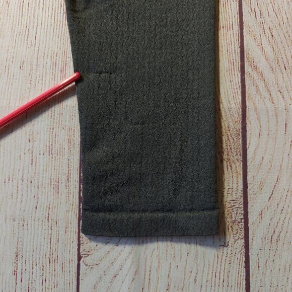 Fabletics Eureka Fitted Seamless Crew Neck Top sz L - Picture 11 of 12